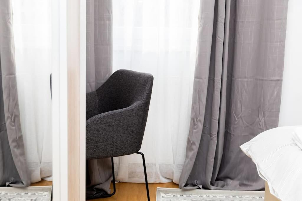 Orestaliving- 3br On The Daube Canal/friedensbruecke Appartement Wenen