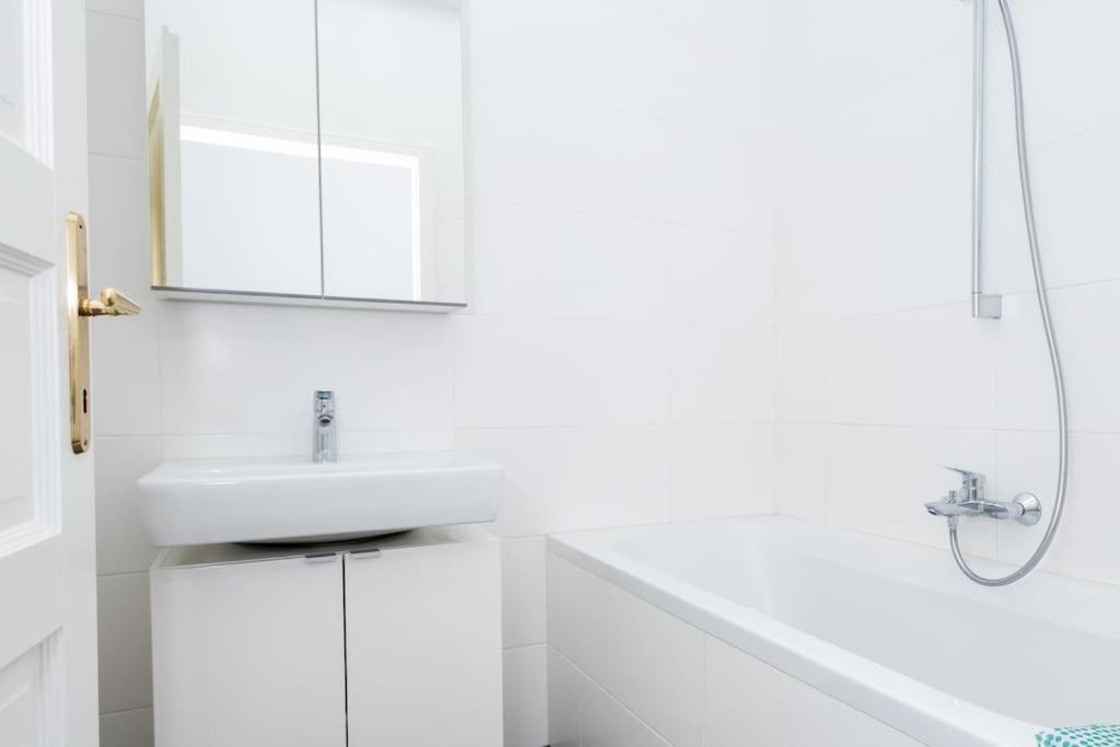 Appartement Orestaliving- 3br On The Daube Canal/friedensbruecke